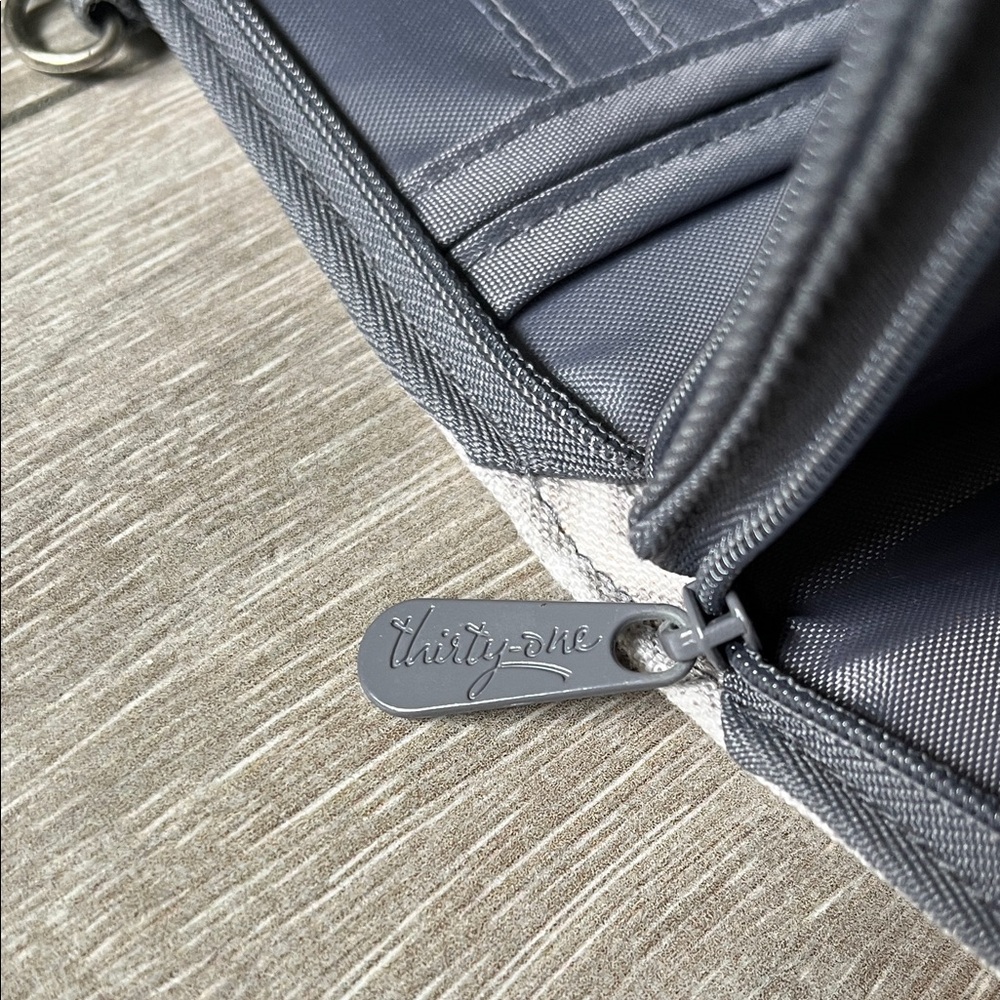 Thirty-One Silver Hexagon Pattern Wallet - Picture 5 of 5
